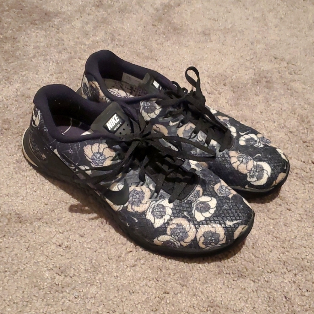 LIKE NEW Nike metcon